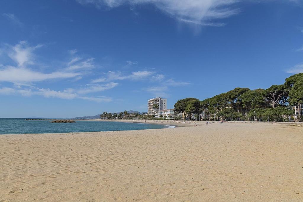 Vitaly Beach カンブリルス エクステリア 写真